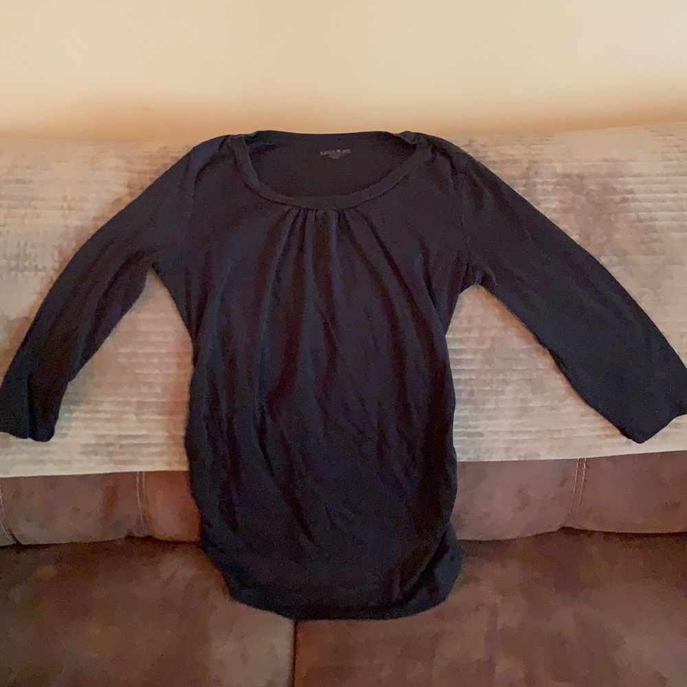 Quarter length maternity shirt